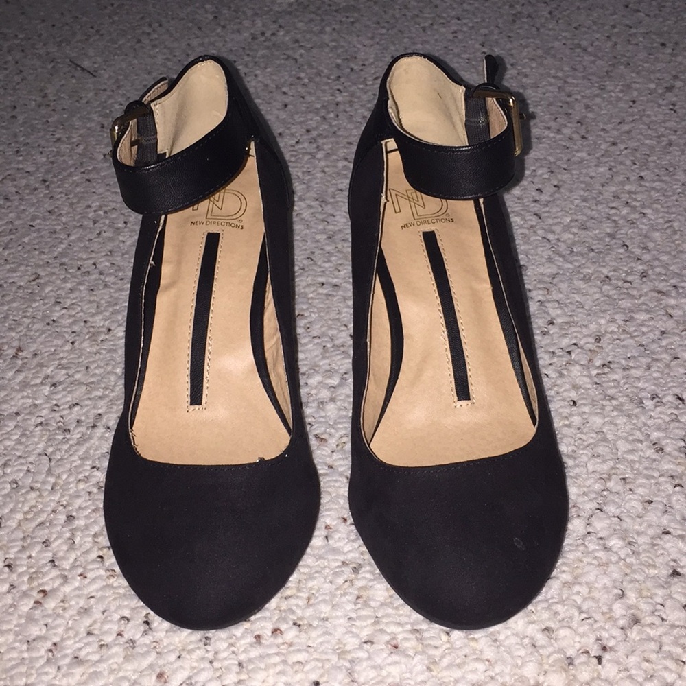 New direction black wedges